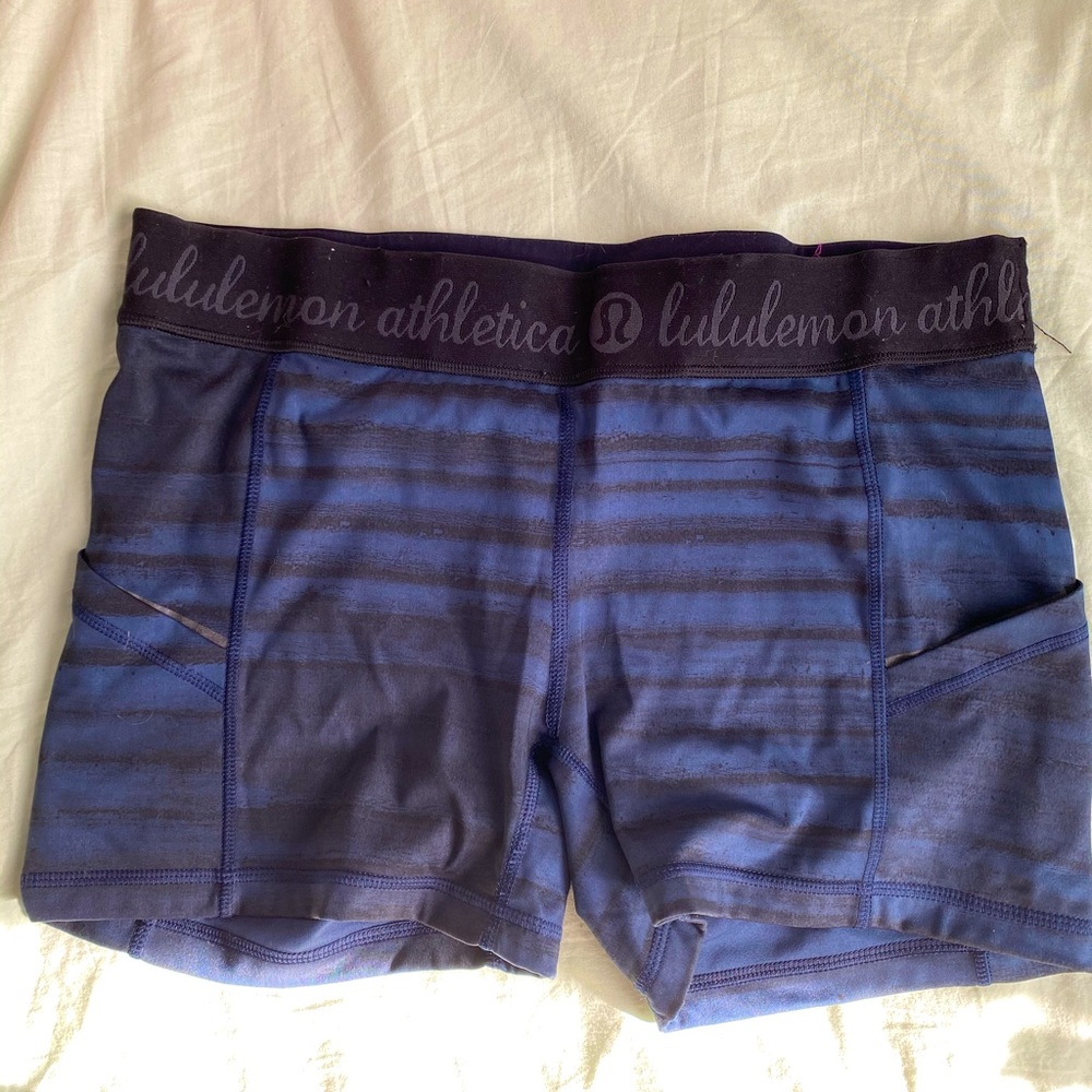 Lululemon 2.5” shorts